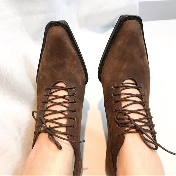 ✨✨HOST PICK!✨✨ Leather & Suede Designer Brown Shoes - Picture 4 of 6